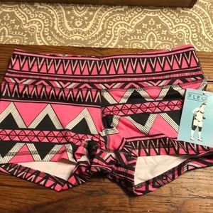 NWT Fleo Pink Tribe Original size medium